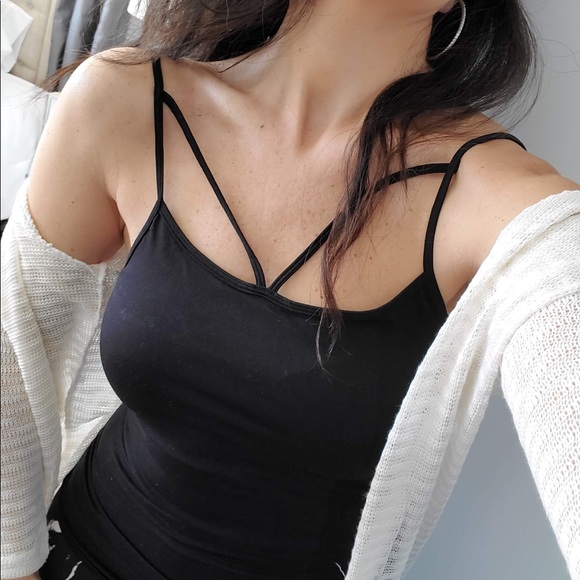 Classic black strappy camisole tank - Picture 4 of 7